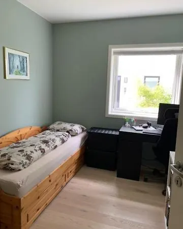 아파트 Three-room 20-minutes By Car To Ons *